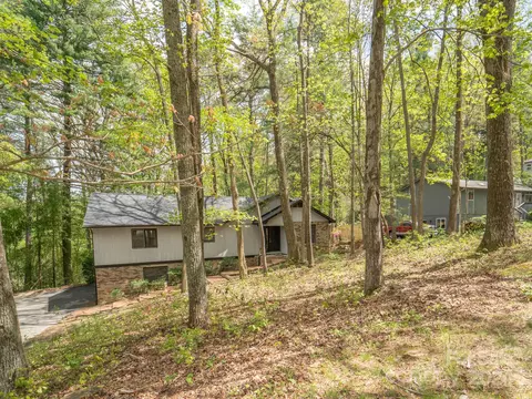 Exterior - 220 Stonebrook Dr, Hendersonville, NC 28791 photo 5 of 8