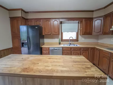 Kitchen - 220 Stonebrook Dr, Hendersonville, NC 28791 photo 5 of 5