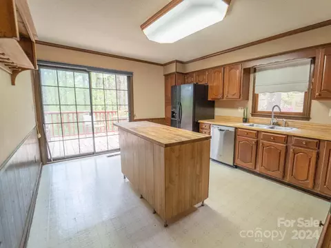 Kitchen - 220 Stonebrook Dr, Hendersonville, NC 28791 photo 3 of 5