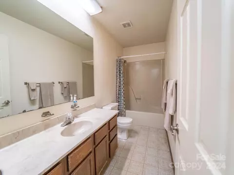 Bath - 220 Stonebrook Dr, Hendersonville, NC 28791 photo 2 of 3