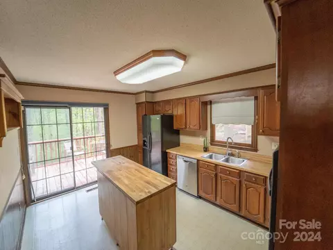 Kitchen - 220 Stonebrook Dr, Hendersonville, NC 28791 photo 1 of 5