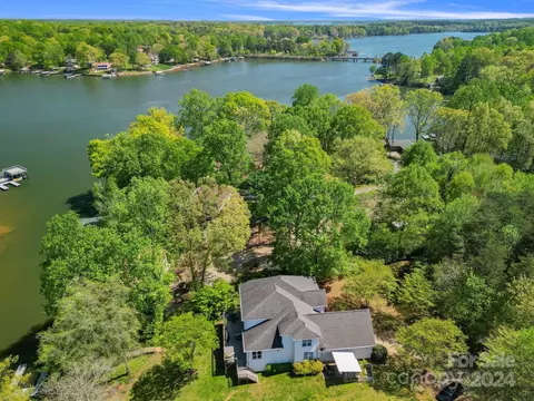 7351 Gabriel St, Sherrills Ford, NC 28673