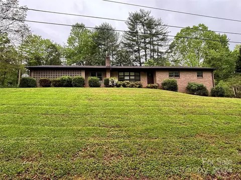 300 Dogwood Dr, Hickory, NC 28601