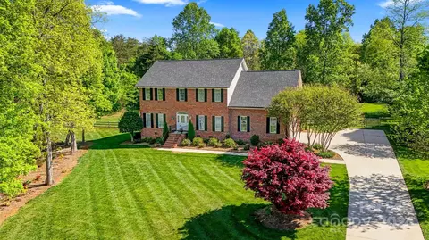 1092 Willow Creek Dr, Newton, NC 28658