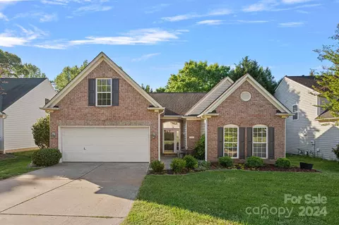 909 Clearbrook Rd, Matthews, NC 28105