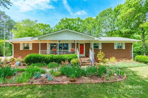 953 Twin Lakes Rd, Rock Hill, SC 29732