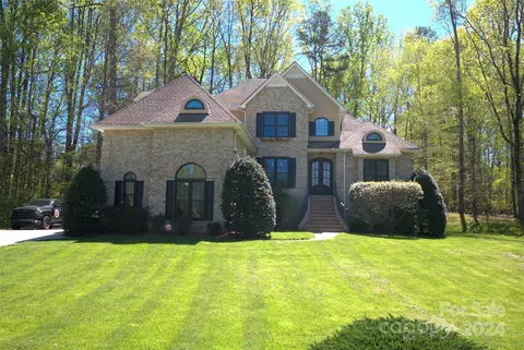 6109 Mosswood Ct, Mint Hill, NC 28227