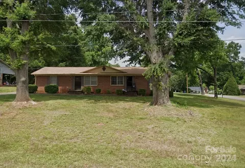4117 1st Nw St NW, Hickory, NC 28601