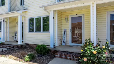 3388 White Oak Ct, Claremont, NC 28610