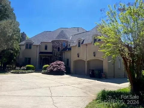 1561 12th Fairway Dr, Concord, NC 28027