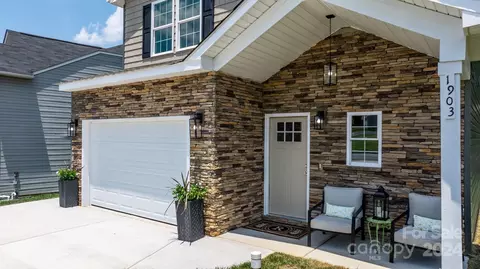 1903 2nd Street Se Dr SE, Hickory, NC 28602