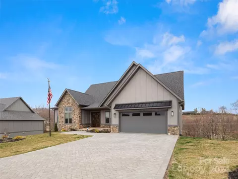 535 Daniel Circle Dr, Mills River, NC 28759 photo 3