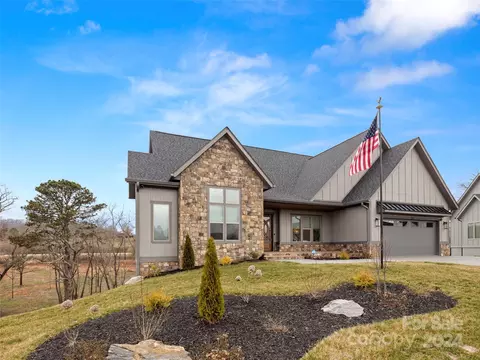 535 Daniel Circle Dr, Mills River, NC 28759 photo 2