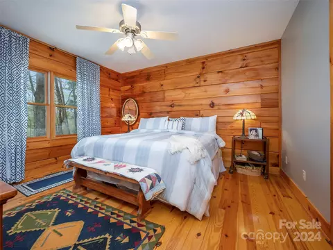 Bedroom - 535 Glen Echo Cir, Saluda, NC 28773 photo 1 of 4