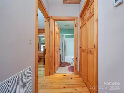 Entry Way - 535 Glen Echo Cir, Saluda, NC 28773 photo 1 of 1