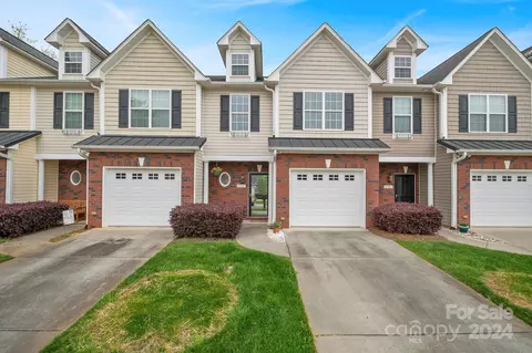 2022 Talbot Ln, Hickory, NC 28602