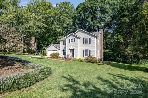 3438 Thoroughbred Ct, Gastonia, NC 28056