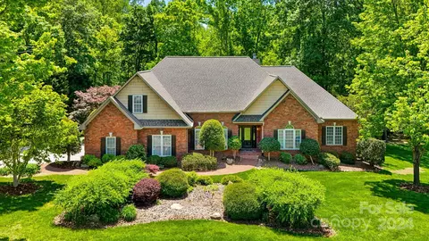 2269 Willow Creek Dr, Newton, NC 28658