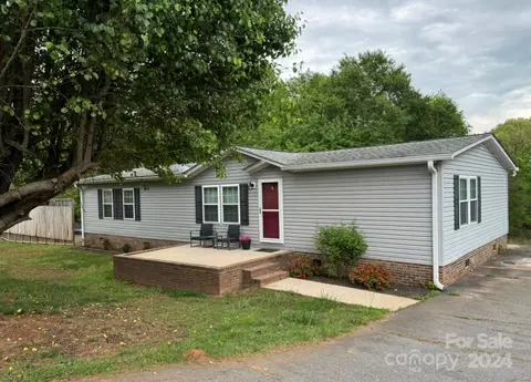 552 Middle St, Ellenboro, NC 28040