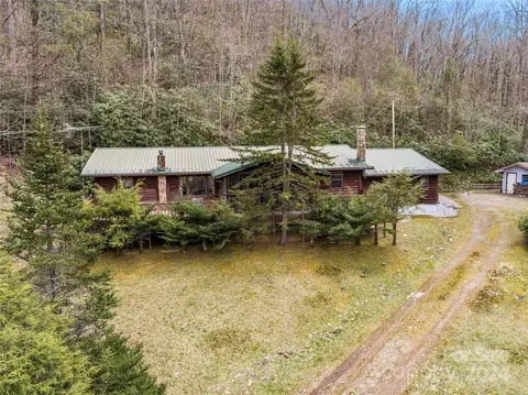 44 Buster Ln, Burnsville, NC 28714