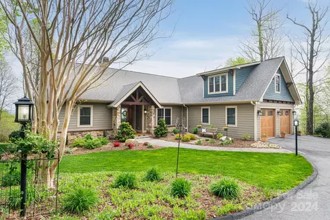 558 Falkirk Way, Zirconia, NC 28790