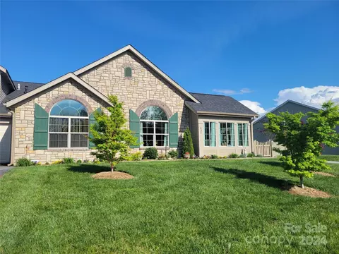 437 Summerfield Pl, Flat Rock, NC 28731