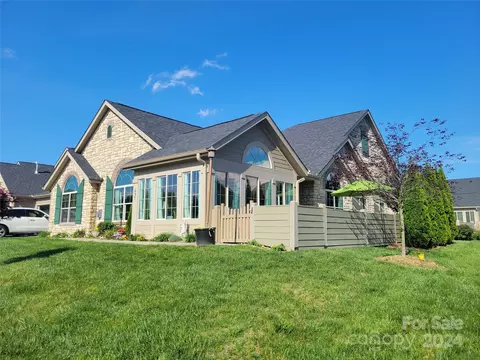 437 Summerfield Pl, Flat Rock, NC 28731 photo 2