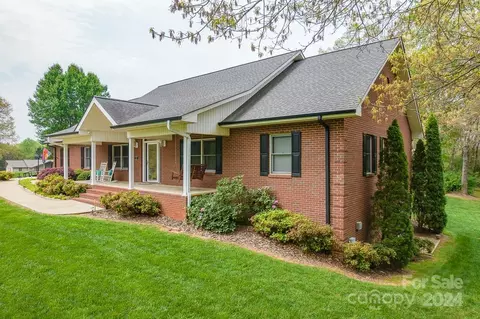561 Westwood Ln, Taylorsville, NC 28681
