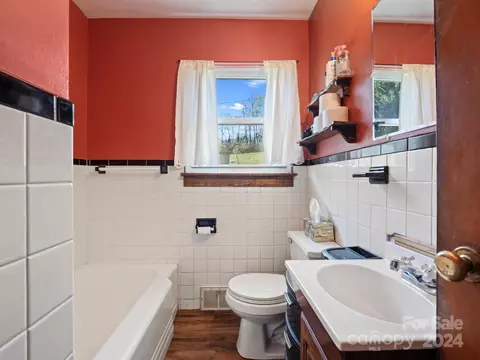 Bath - 78 Circle Dr, Canton, NC 28716 photo 1 of 2