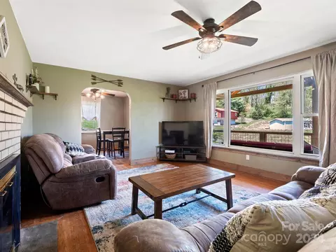Living - 78 Circle Dr, Canton, NC 28716 photo 2 of 3