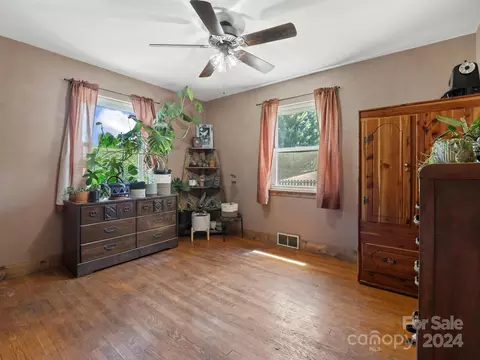Bedroom - 78 Circle Dr, Canton, NC 28716 photo 3 of 6