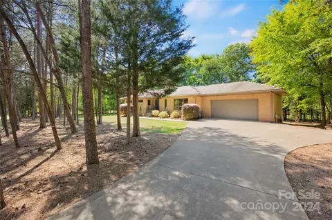 16201 Twin Cove Dr, Huntersville, NC 28078