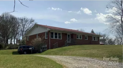 9137 Boylston Hwy, Mills River, NC 28759