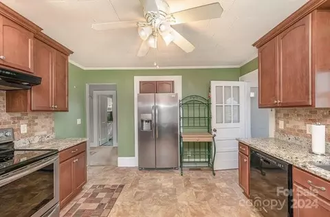 218 N Alexander St, Mount Holly, NC 28120