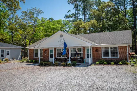305 Stuart Ave, Southport, NC 28461