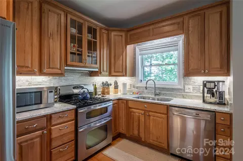 Kitchen - 341 Dockside Dr, Nebo, NC 28761 photo 2 of 3