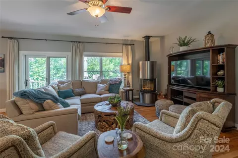 Living - 341 Dockside Dr, Nebo, NC 28761 photo 2 of 5