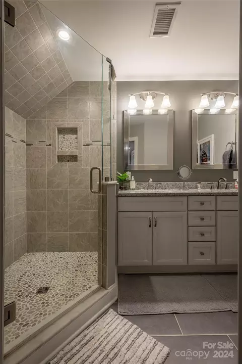 Bath - 341 Dockside Dr, Nebo, NC 28761 photo 3 of 4