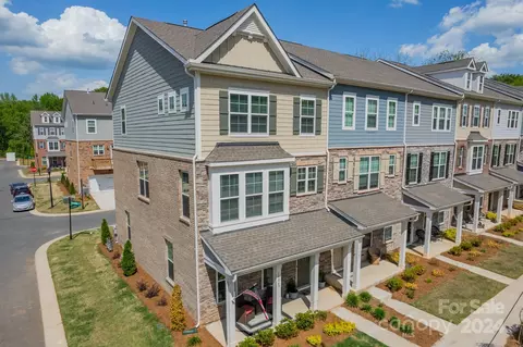 11043 Lawyers 32 Rd #32, Mint Hill, NC 28227