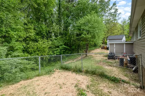 Exterior - 806 Chestnut St, Stanley, NC 28164 photo 5 of 10