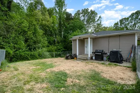 Exterior - 806 Chestnut St, Stanley, NC 28164 photo 6 of 10