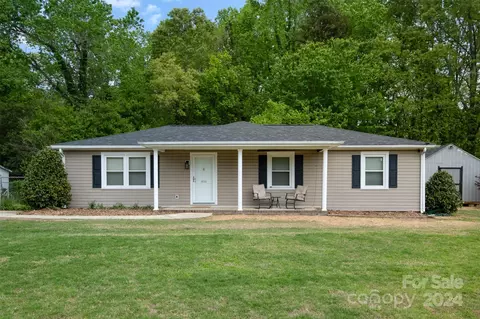 Exterior - 806 Chestnut St, Stanley, NC 28164 photo 2 of 10