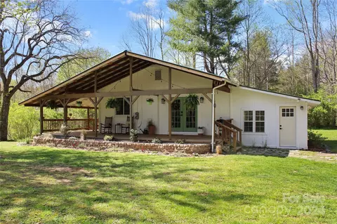 95 Celestial Ln, Whittier, NC 28789
