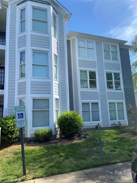 7328 Rose Terrace Ct, Charlotte, NC 28215