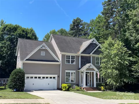 147 Hedgewood Dr, Mooresville, NC 28115