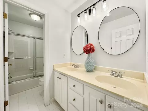 Bath - 920 Waterview Ln, Monroe, NC 28110 photo 5 of 6
