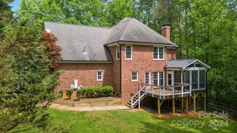 Exterior - 920 Waterview Ln, Monroe, NC 28110 photo 2 of 10