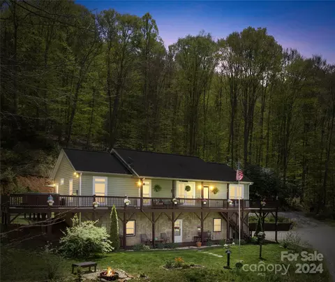 325 Belvedere Dr, Bakersville, NC 28705