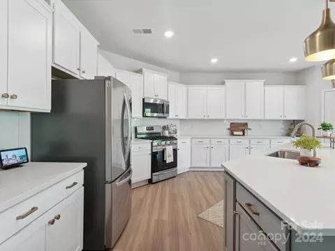 Kitchen - 1807 Loggerhead Dr, Lancaster, SC 29720 photo 7 of 9
