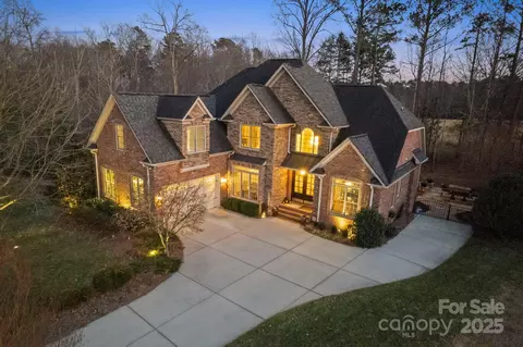 2012 Tomshire Dr, Gastonia, NC 28056